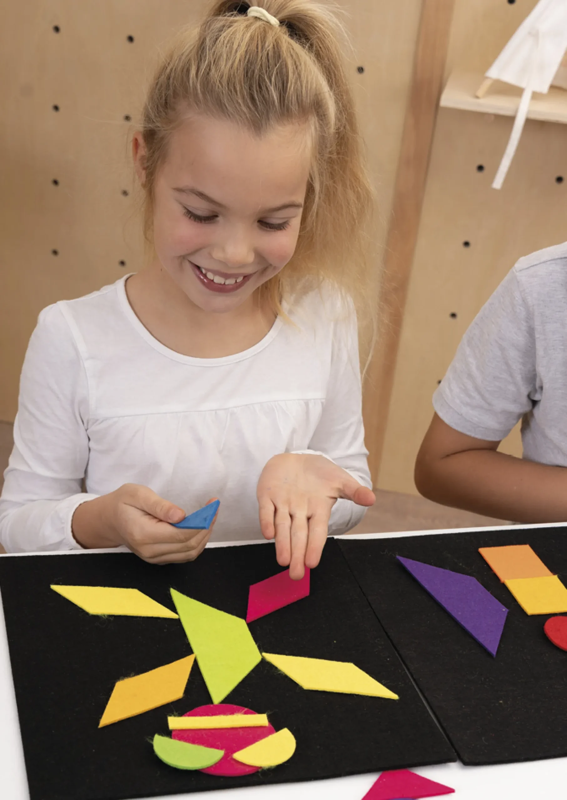 Geometrische Flächen aus Filz, 196-tlg.