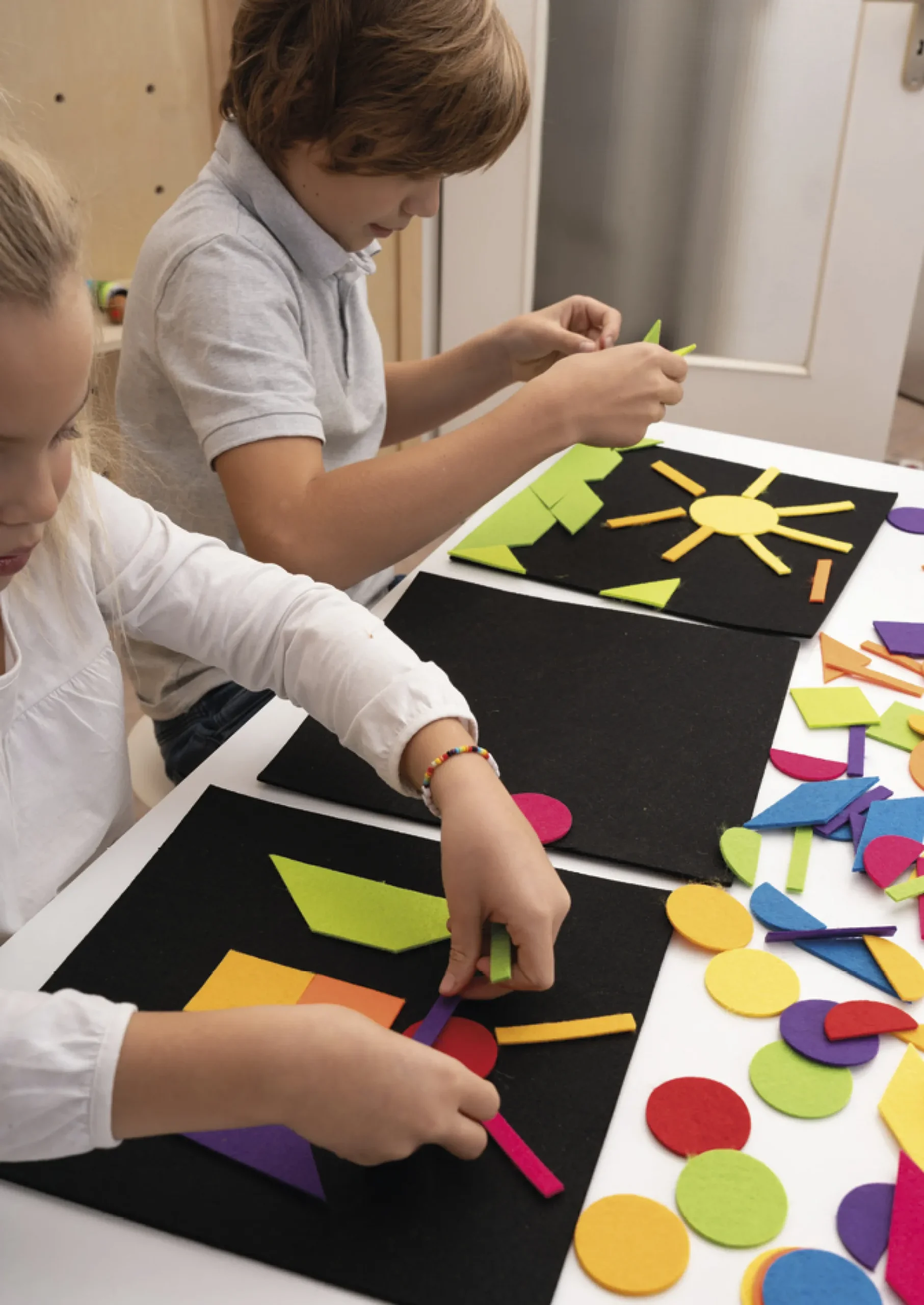 Geometrische Flächen aus Filz, 196-tlg.