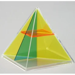 Pyramide mit Horizontal- und Vertikalschnitt