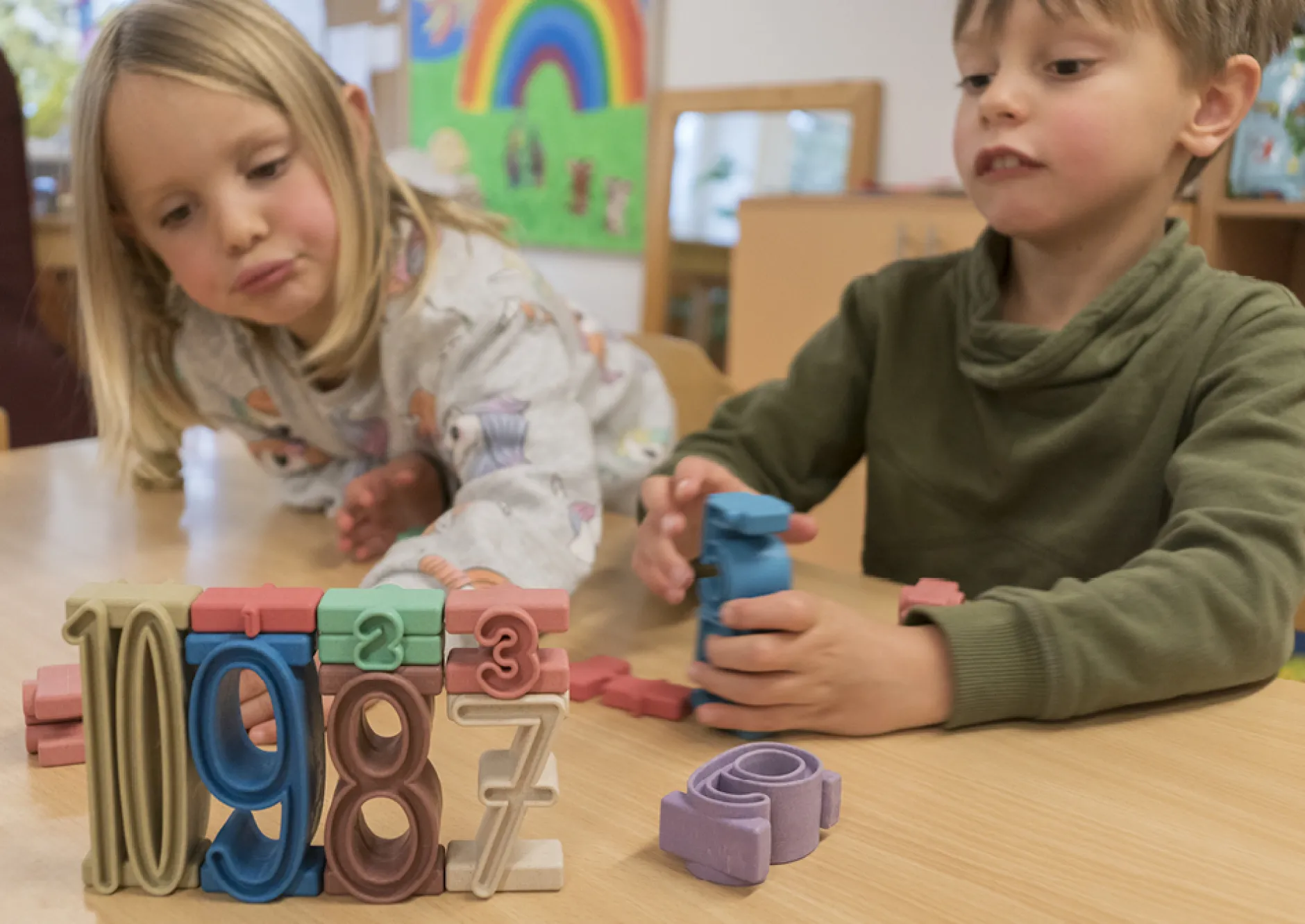 Stapel-Zahlen "Zahl-auf-Zahl", 34-tlg., "Montessori-Farben" "Montessori Premium"