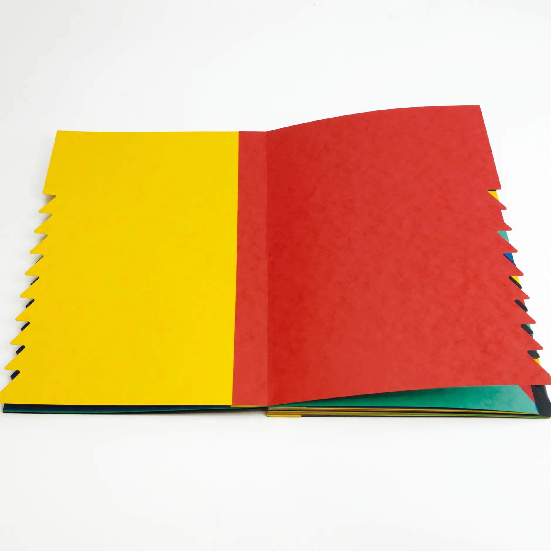 Tisch-Fächermappe 1-12 aus Pappe A4, farbig mit Verschlussgummi