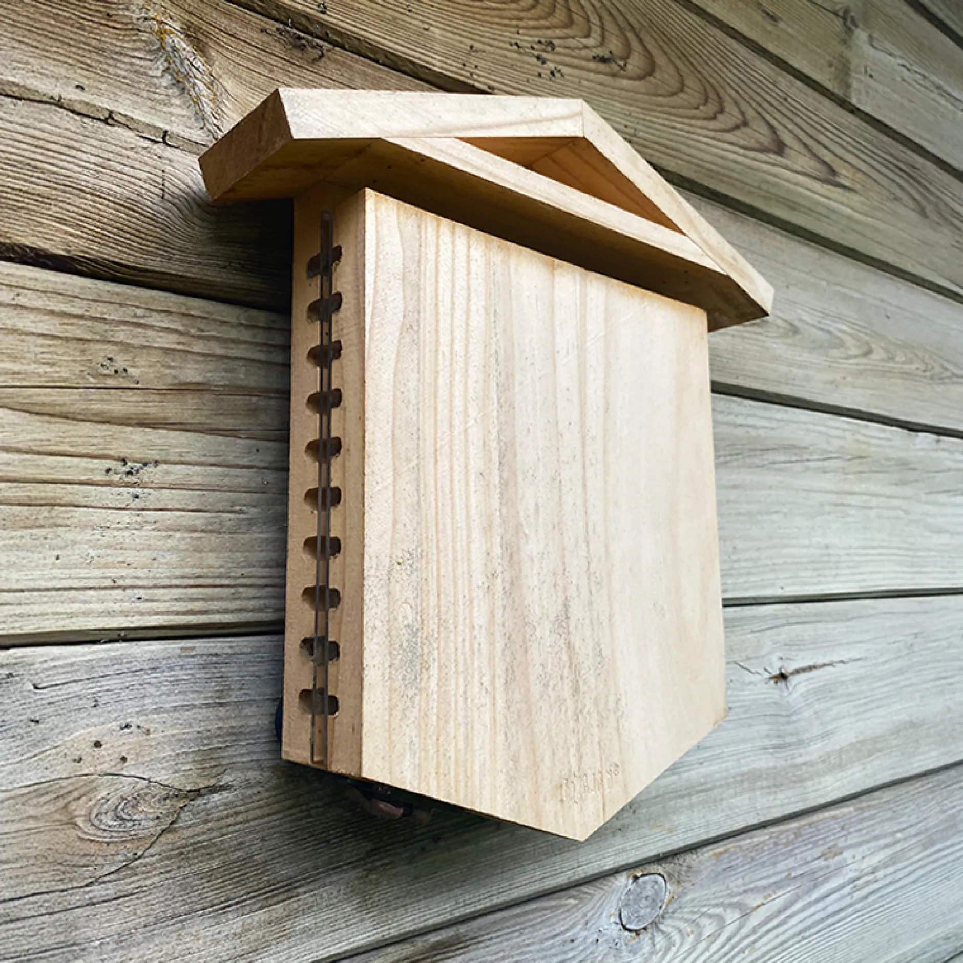 Wildbienen-Beobachtungshotel zum Aufklappen